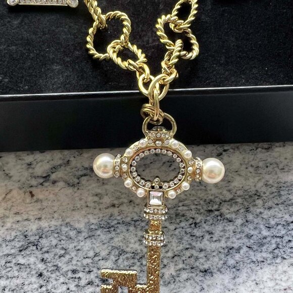 New Heidi Daus "Keystone Charm" Crystal & Pearl Chain Link Toggle Necklace w/Box - Picture 2 of 4